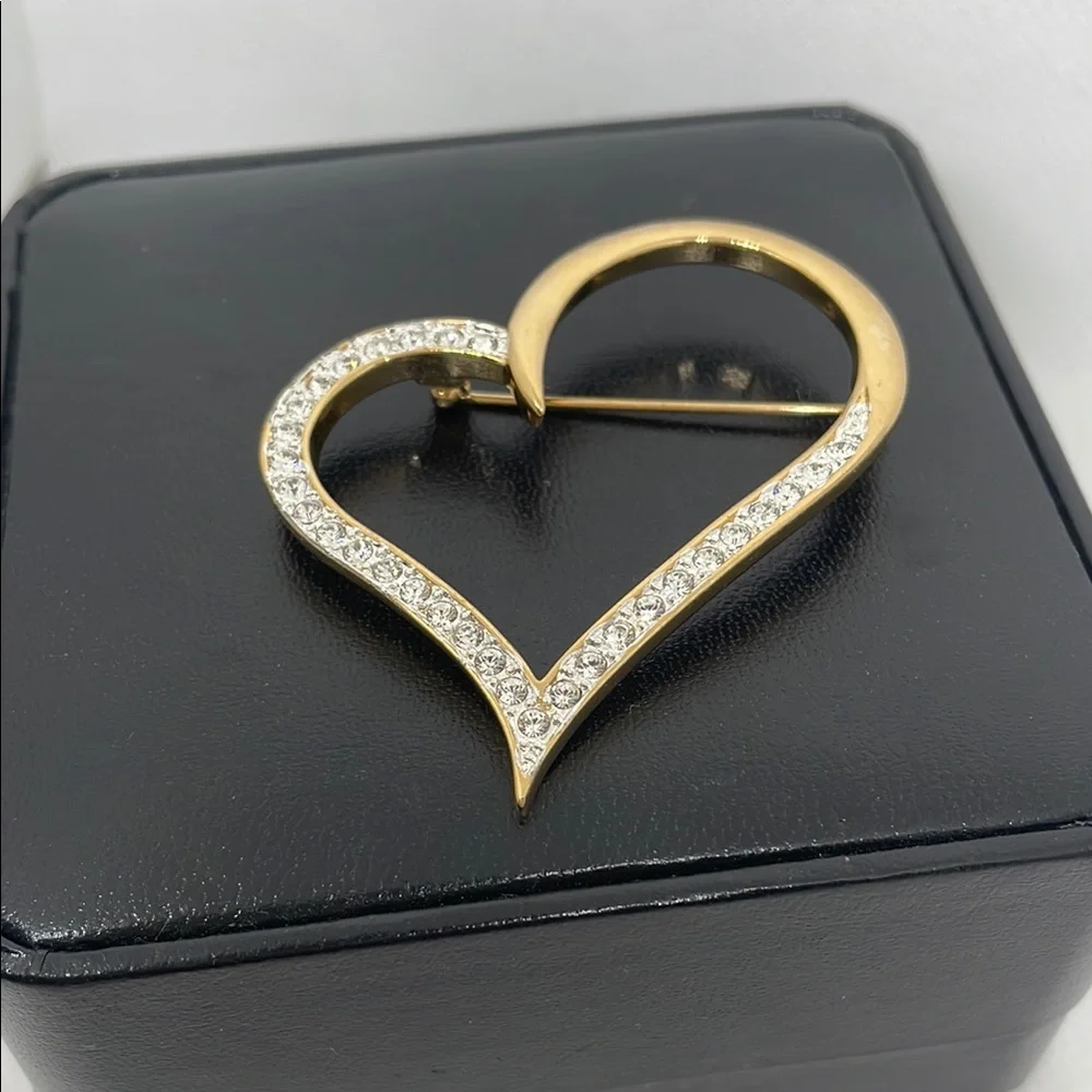 Vintage Jewelry Napier Gold Tone Heart Brooch Sparkling Crystals - Picture 2 of 4